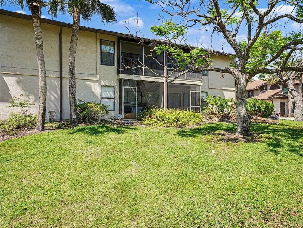 Image 29 of property listing at 2918 S SEMORAN BOULEVARD E2, Orlando, FL 32822