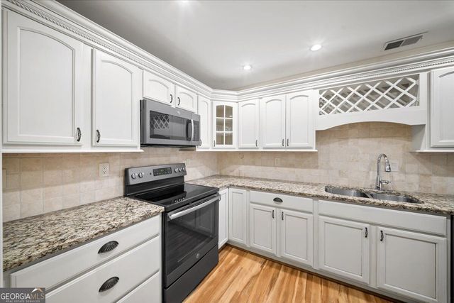 110 Great Oaks Lane, Roswell, GA 30075