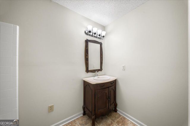 110 Great Oaks Lane, Roswell, GA 30075