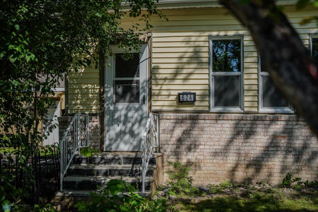 624 4th Street S, Moorhead, MN 56560