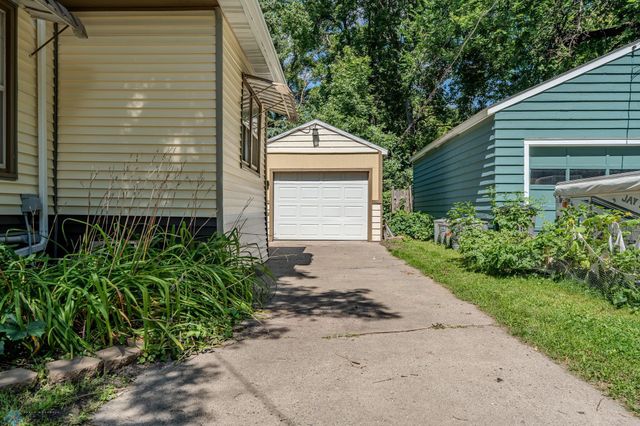 624 4th Street S, Moorhead, MN 56560