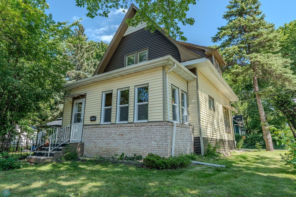 624 4th Street S, Moorhead, MN 56560