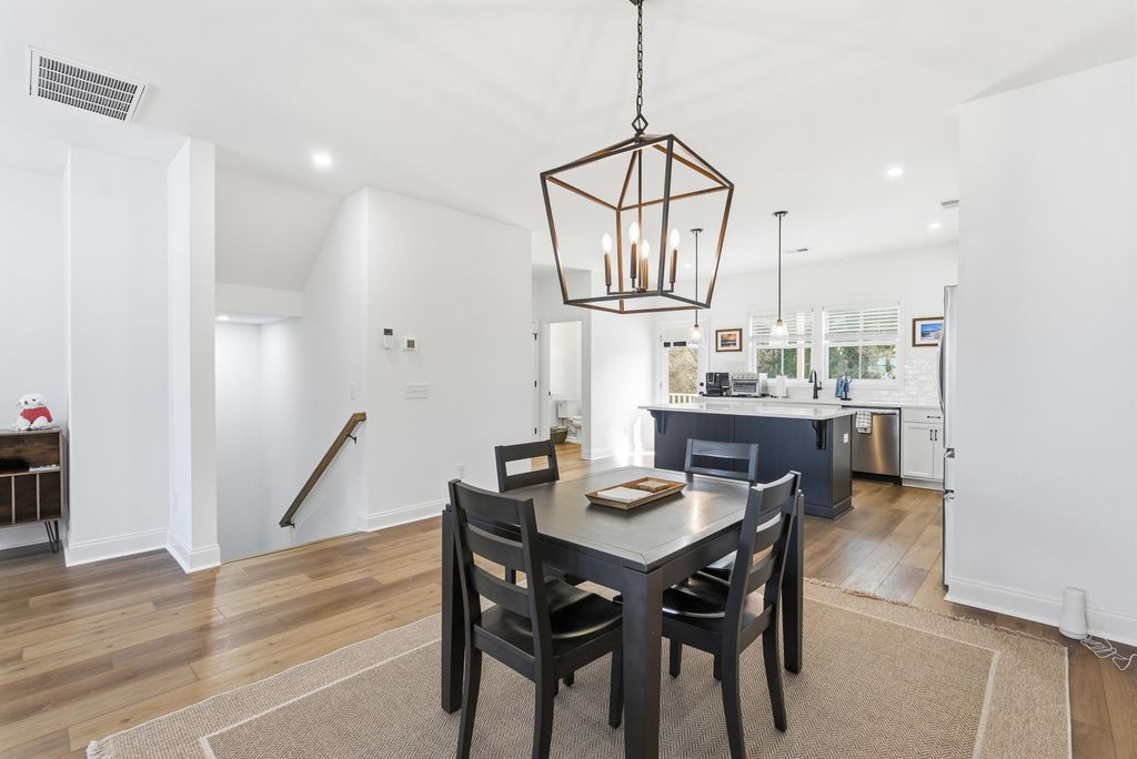 Image 10 of property listing at 639 N Laurel Street, Summerville, SC 29483