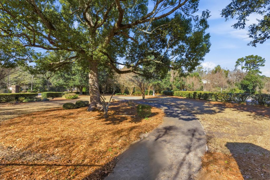 Image 36 of property listing at 639 N Laurel Street, Summerville, SC 29483