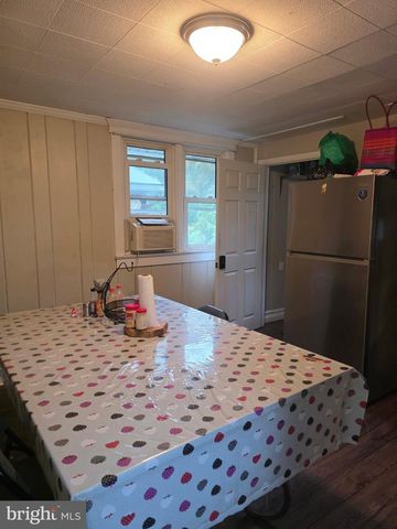28 CEDAR LN, Clementon, NJ 08021