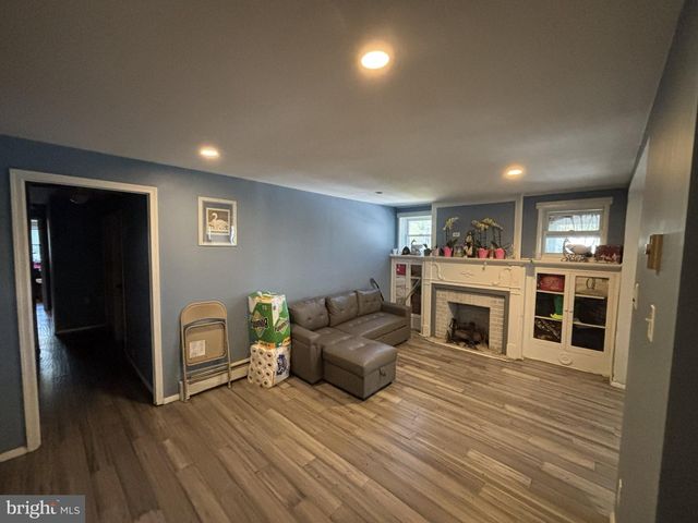 28 CEDAR LN, Clementon, NJ 08021