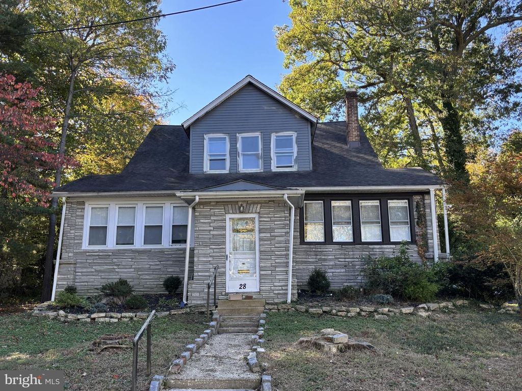 28 CEDAR LN, Clementon, NJ 08021