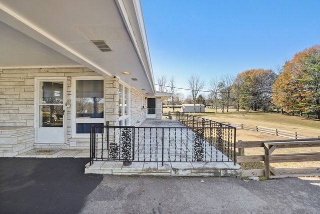 676 Ferguson Hill Rd, Lafayette, TN 37083