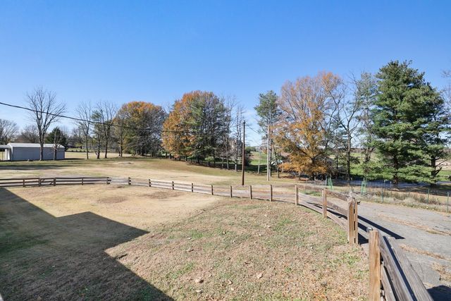 676 Ferguson Hill Rd, Lafayette, TN 37083
