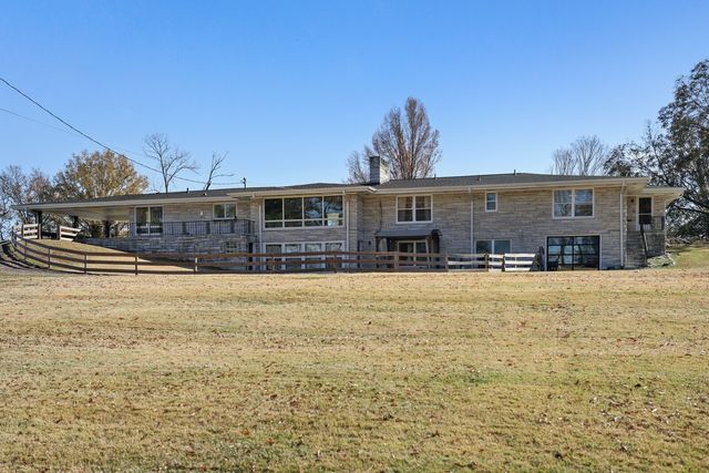 676 Ferguson Hill Rd, Lafayette, TN 37083