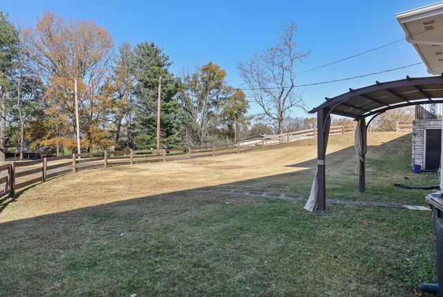 676 Ferguson Hill Rd, Lafayette, TN 37083