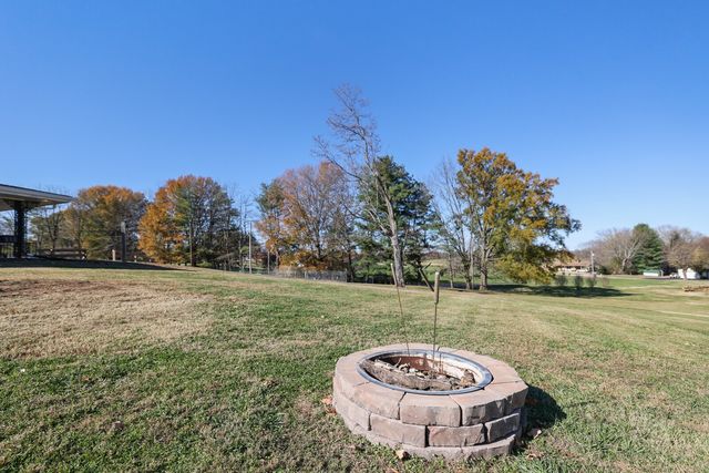 676 Ferguson Hill Rd, Lafayette, TN 37083