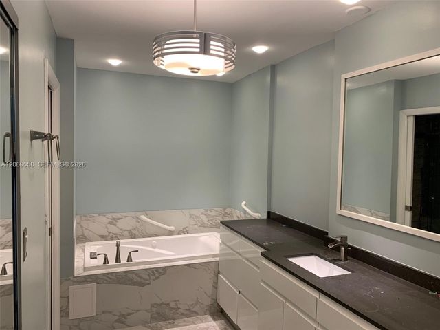 305 Bonnie Brae Way 27, Hollywood, FL 33021