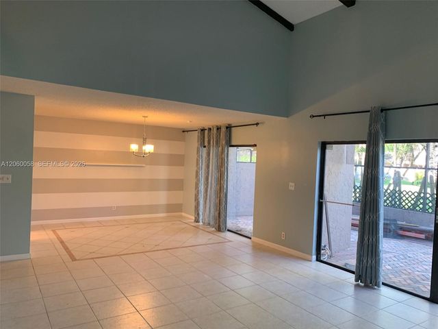 305 Bonnie Brae Way 27, Hollywood, FL 33021
