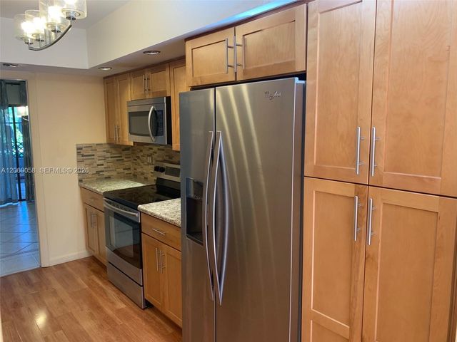 305 Bonnie Brae Way 27, Hollywood, FL 33021