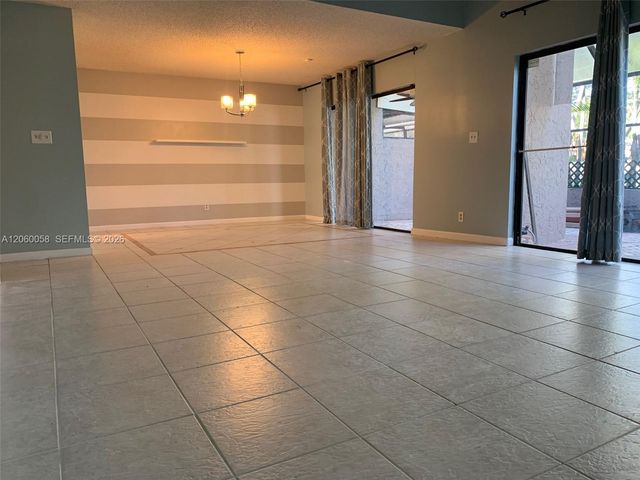 305 Bonnie Brae Way 27, Hollywood, FL 33021