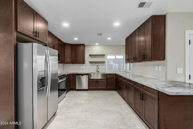 1734 W BANFF Lane, Phoenix, AZ 85023