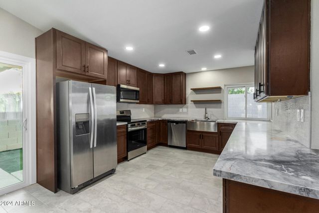 1734 W BANFF Lane, Phoenix, AZ 85023