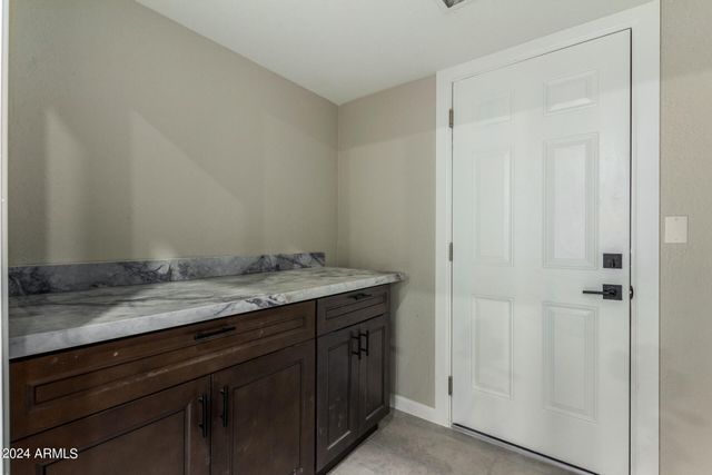 1734 W BANFF Lane, Phoenix, AZ 85023