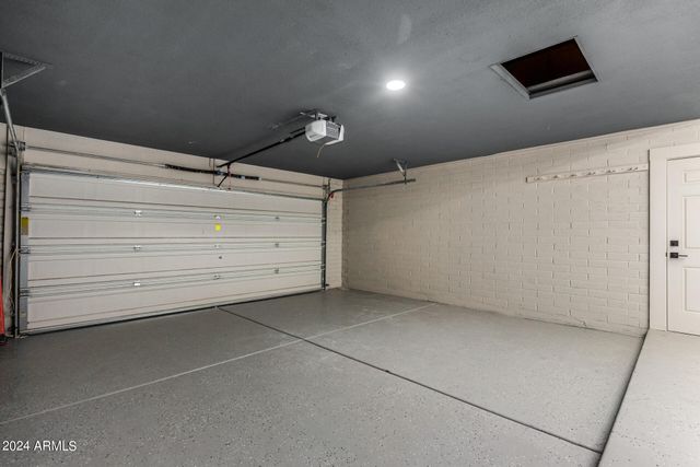 1734 W BANFF Lane, Phoenix, AZ 85023