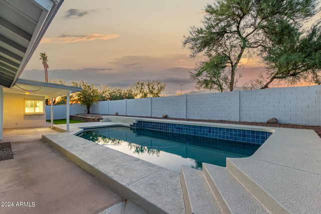 1734 W BANFF Lane, Phoenix, AZ 85023