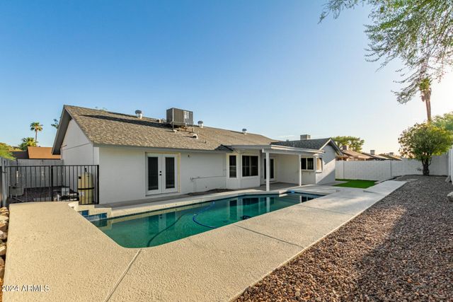 1734 W BANFF Lane, Phoenix, AZ 85023