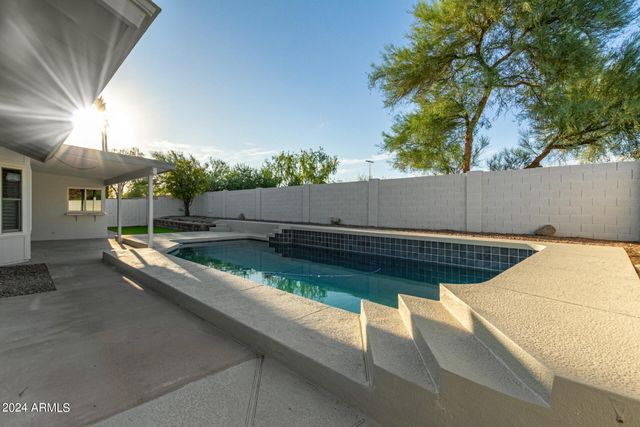 1734 W BANFF Lane, Phoenix, AZ 85023