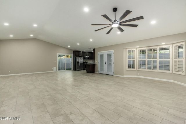 1734 W BANFF Lane, Phoenix, AZ 85023