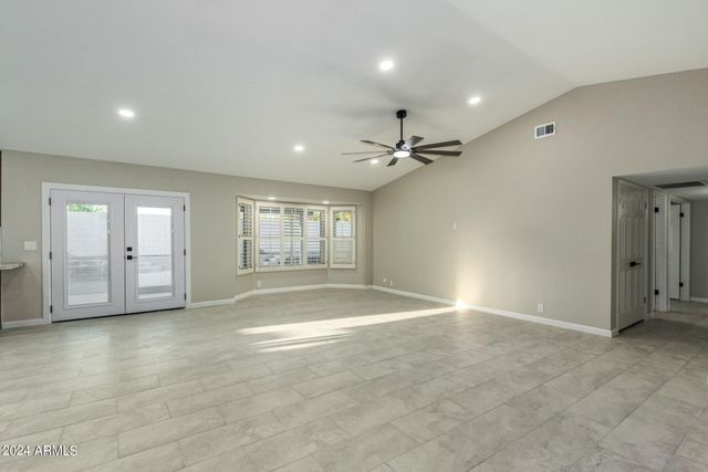 1734 W BANFF Lane, Phoenix, AZ 85023