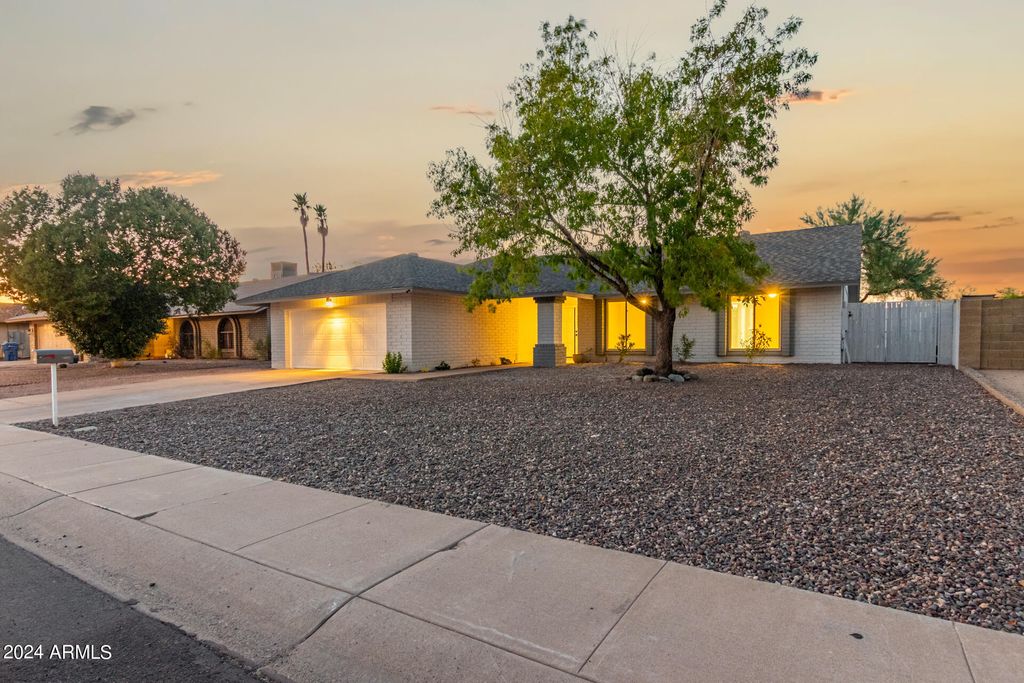 1734 W BANFF Lane, Phoenix, AZ 85023 — photo 2