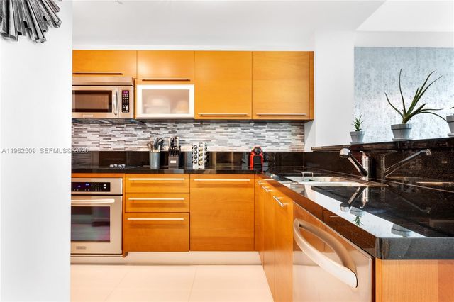 244 Biscayne Blvd 4604, Miami, FL 33132