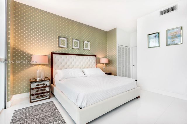 244 Biscayne Blvd 4604, Miami, FL 33132