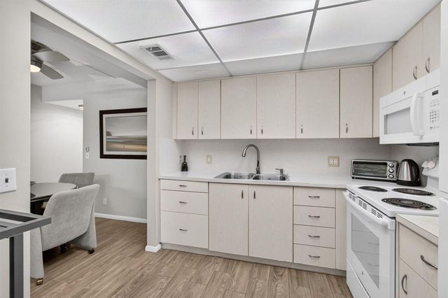3030 Wolverton B, Boca Raton, FL 33434