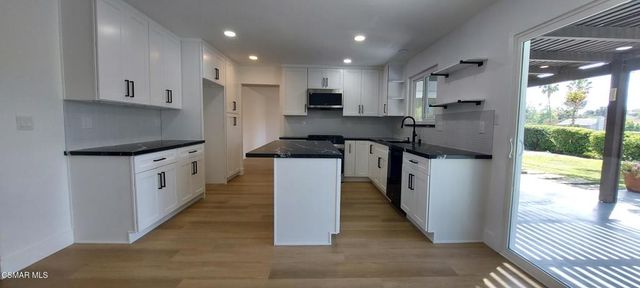 22 Van Dyke Street, Thousand Oaks, CA 91360