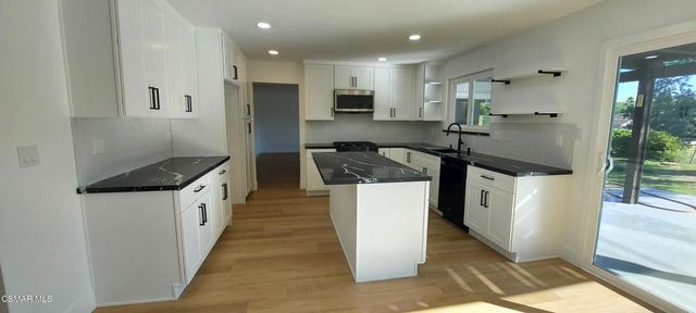 22 Van Dyke Street, Thousand Oaks, CA 91360