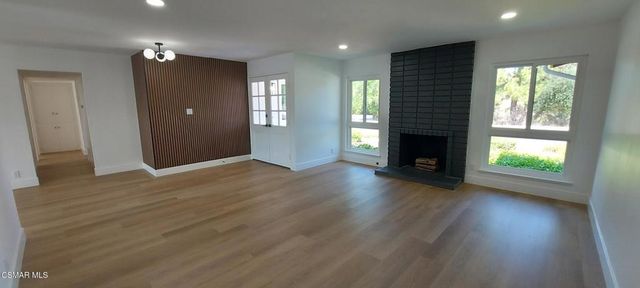 22 Van Dyke Street, Thousand Oaks, CA 91360