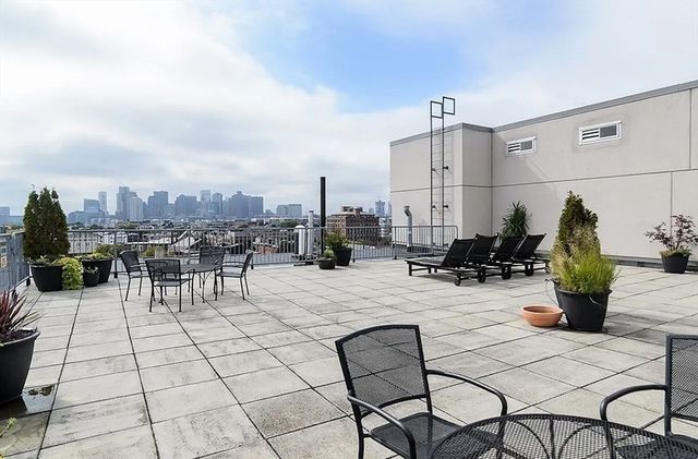 156 Porter St 224, Boston, MA 02128