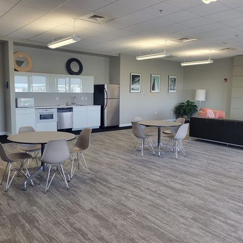 156 Porter St 224, Boston, MA 02128