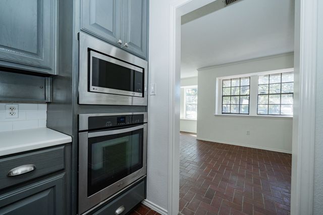 2811 Burlwood Drive, Dalworthington Gardens, TX 76016