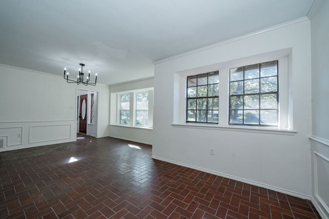 2811 Burlwood Drive, Dalworthington Gardens, TX 76016