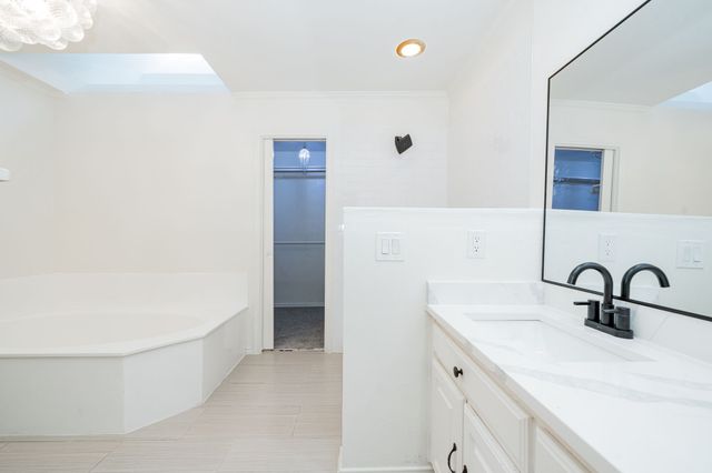 2811 Burlwood Drive, Dalworthington Gardens, TX 76016