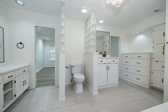 2811 Burlwood Drive, Dalworthington Gardens, TX 76016