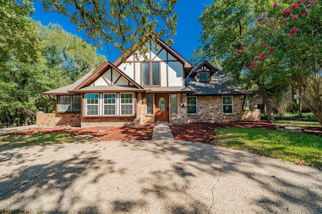 2811 Burlwood Drive, Dalworthington Gardens, TX 76016