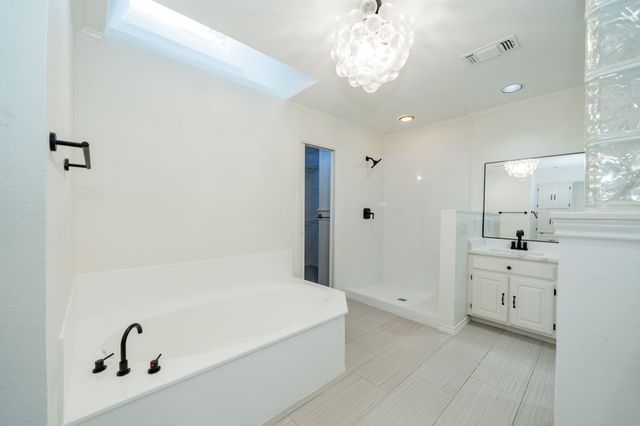 2811 Burlwood Drive, Dalworthington Gardens, TX 76016