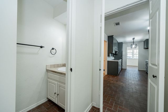 2811 Burlwood Drive, Dalworthington Gardens, TX 76016