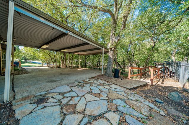 2811 Burlwood Drive, Dalworthington Gardens, TX 76016