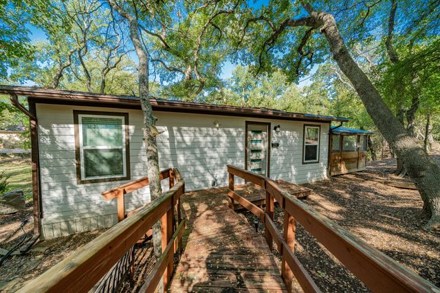 2811 Burlwood Drive, Dalworthington Gardens, TX 76016