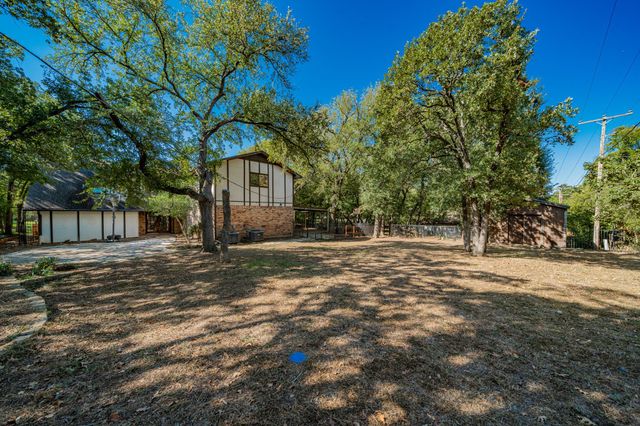 2811 Burlwood Drive, Dalworthington Gardens, TX 76016