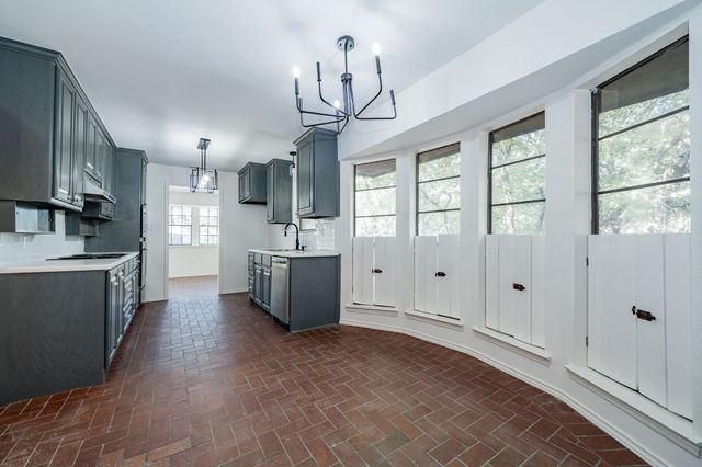 2811 Burlwood Drive, Dalworthington Gardens, TX 76016