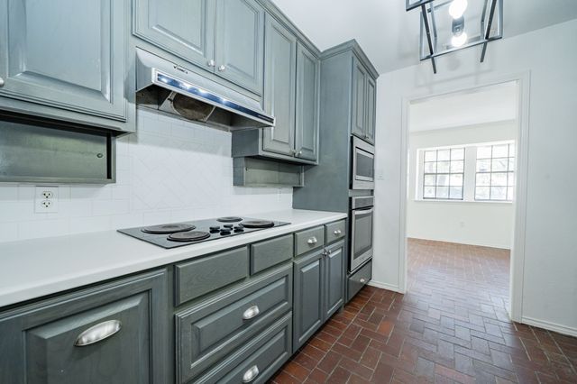 2811 Burlwood Drive, Dalworthington Gardens, TX 76016